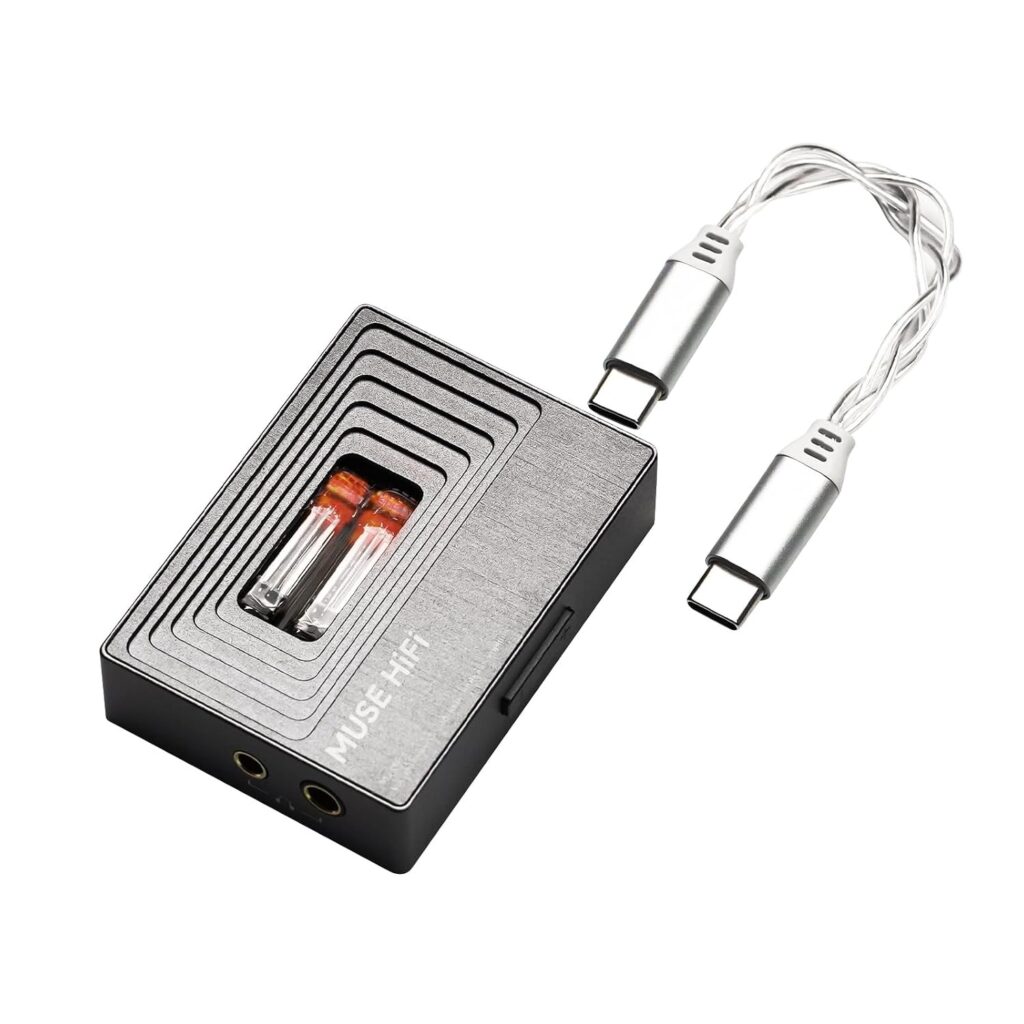 MUSE HiFi M3 Ultraの本体と付属のUSB Type-C OTGケーブル